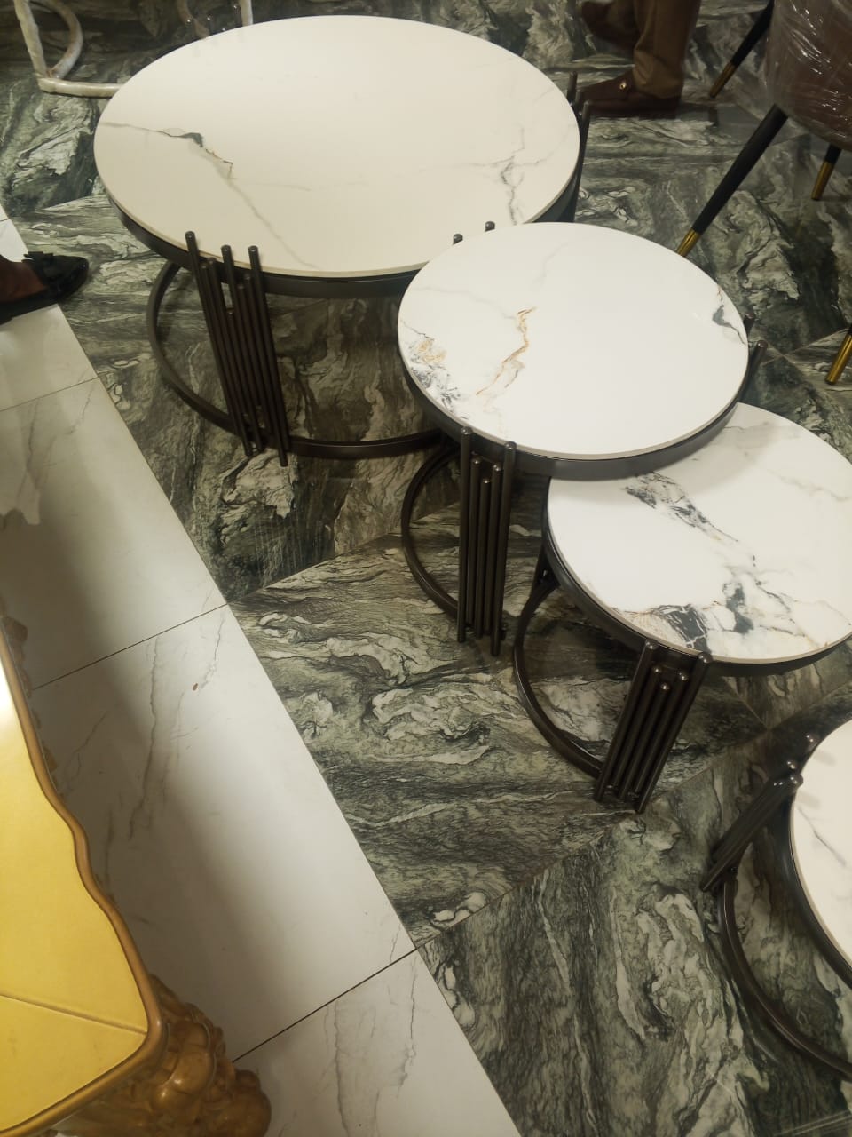 PLANOTEX CENTER TABLE AND STOOLS GLASS 1+3
